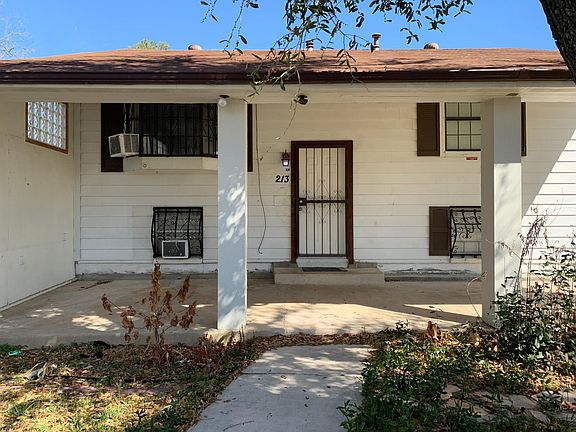 5th image of 213 Earl St