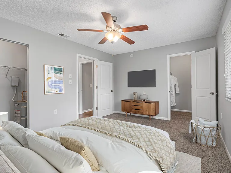 One Bedroom - 1 Bed / 1 Bath - 750 Sq.Ft.