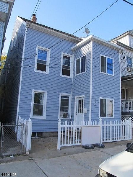 1st image of 352 Sussex St