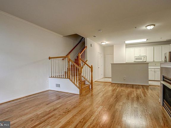 4th image of 328 Cross Green St #A