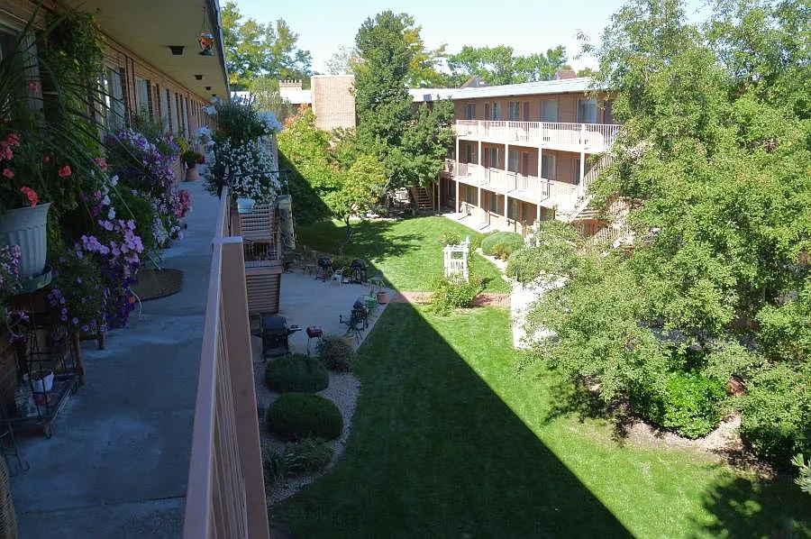 Crestview Apartments — Photo 3