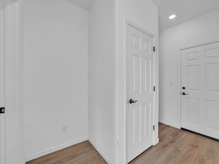 4562 Butterfly Ridge Dr — Photo 11