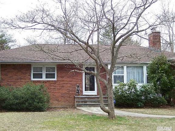 2nd image of 89 Lincoln Dr