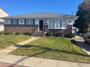154 10th St, Bethpage, NY 11714