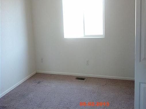 4th image of 320 E 28th Street Dr