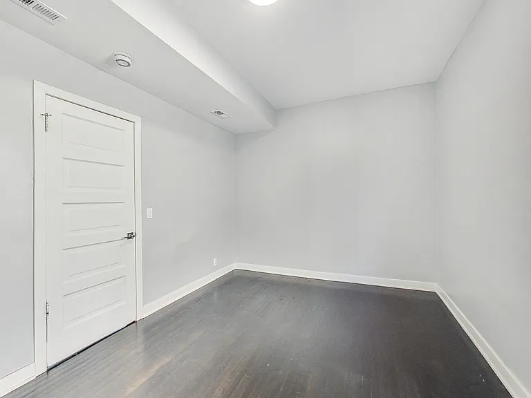 2037 N Spaulding Ave #2 — Photo 32