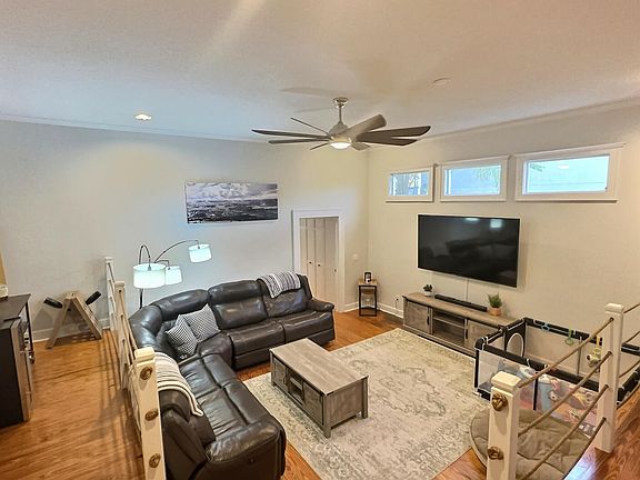 5th image of 4227 Woodmere St