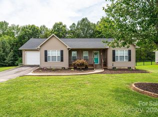 307 Cape Hickory Rd, Hickory, NC 28601