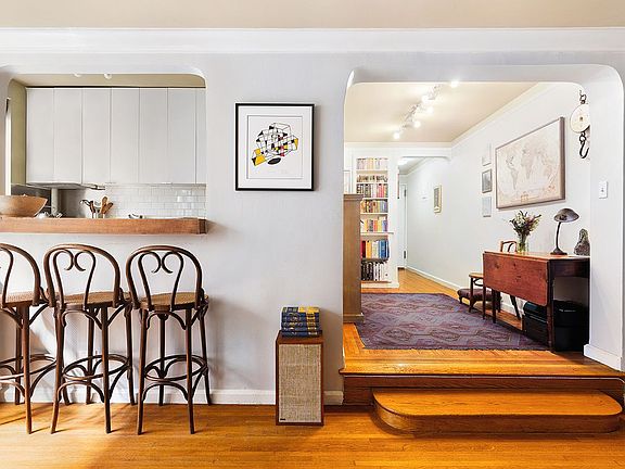 3rd image of 290 6th Ave APT 5J