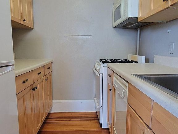 2nd image of 124 Live Oak Ave APT 17