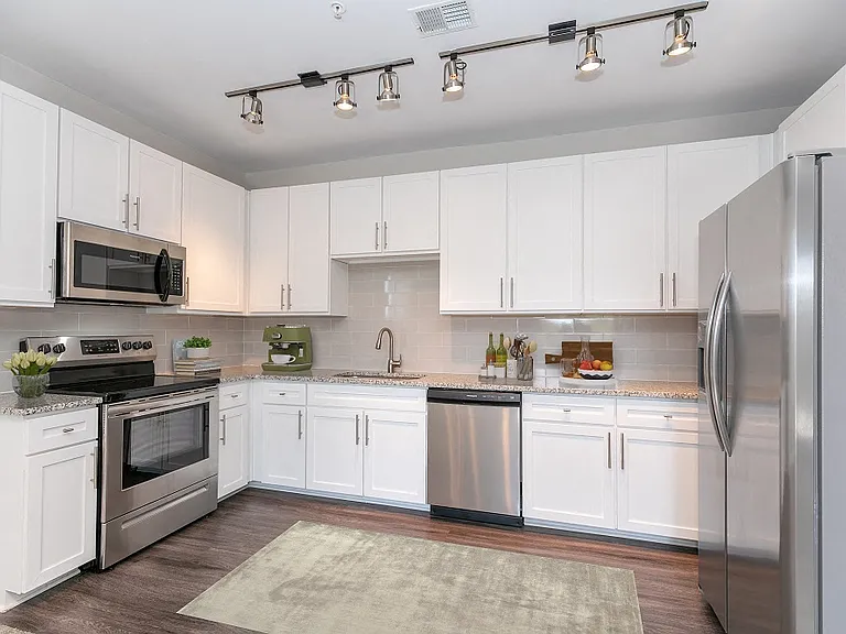 27 Station Ct — Photo 3