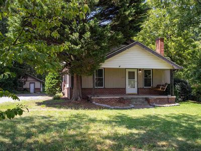 2203 E Lee Rd, Taylors, SC, 29687