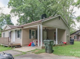 412 W Chestnut Dr, Hendersonville, NC 28739