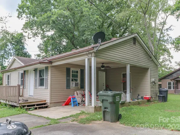 412 W Chestnut Dr, Hendersonville, NC 28739