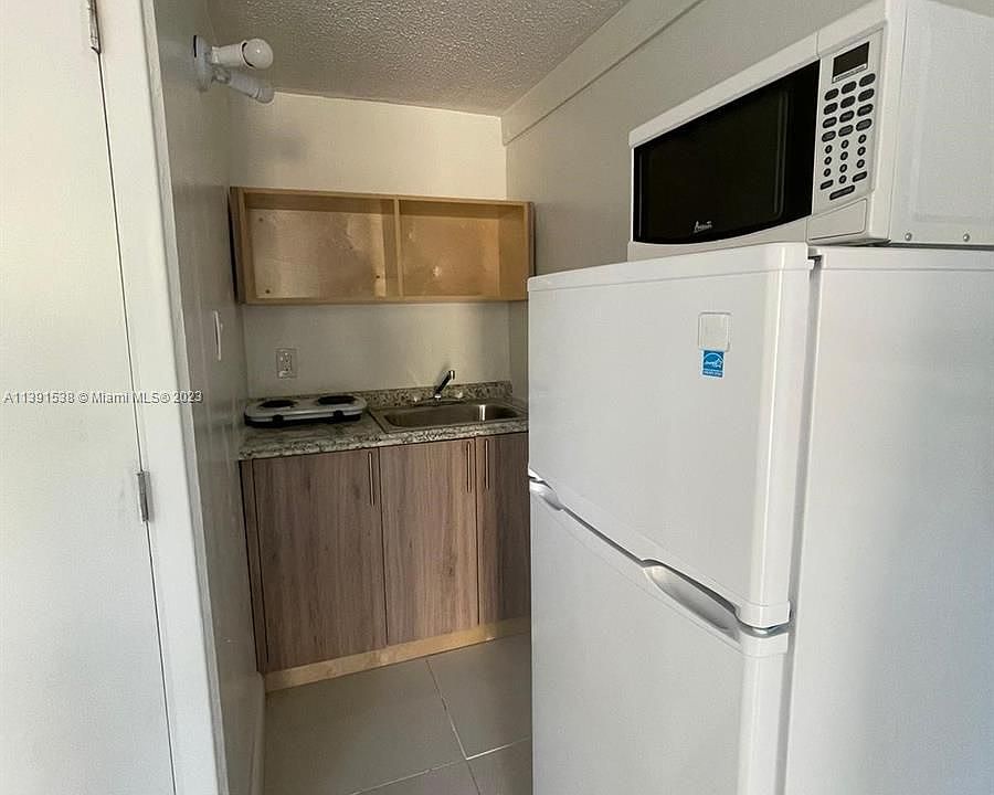 1st image of 633 NW 15th Ave #11