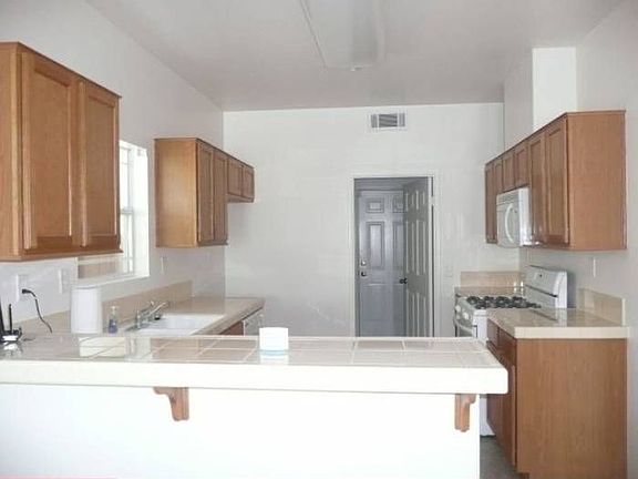 2nd image of 61 Orangewood Ct