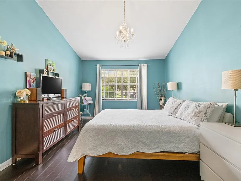 4265 Brentwood Park Cir — Photo 13
