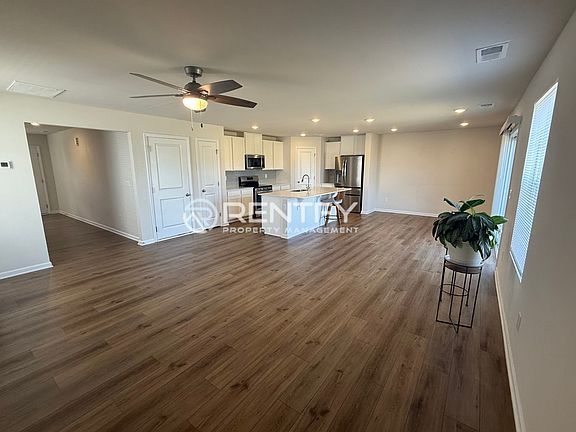 3rd image of 2802 Legacy Ridge Ln