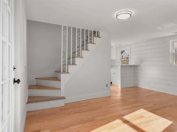 11 Bell St #1
