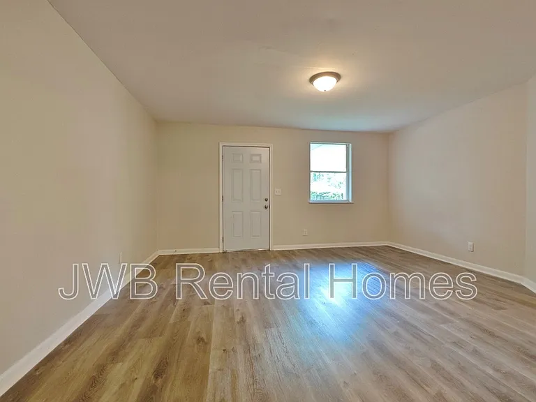 5239 Potomac Ave — Photo 4