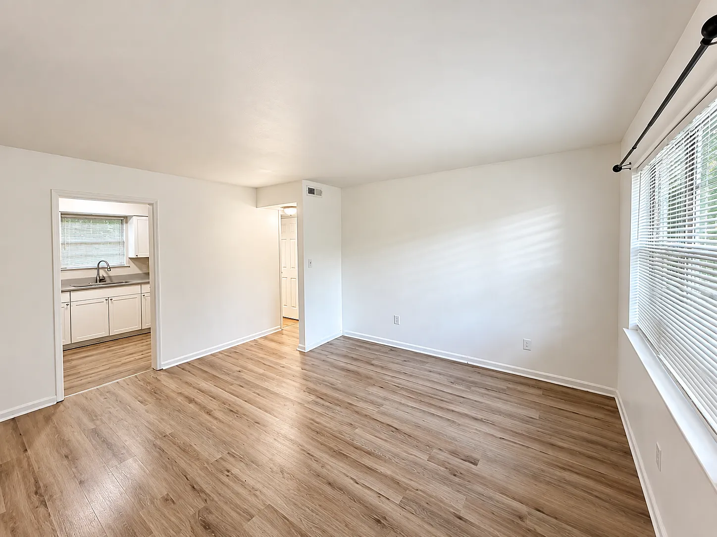 2 bed, 900 sqft, $1,150 — Photo 2