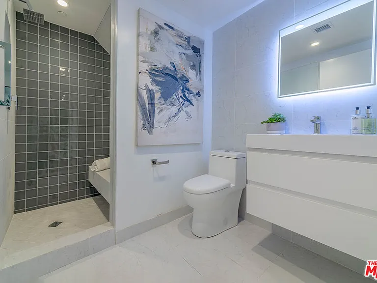 1214 N Sycamore Ave — Photo 11