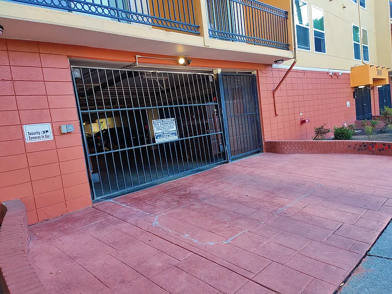 2431 Ellsworth St — Photo 48