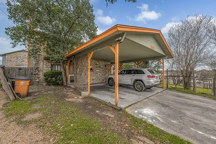 1601 Taylor Gaines St — Photo 2