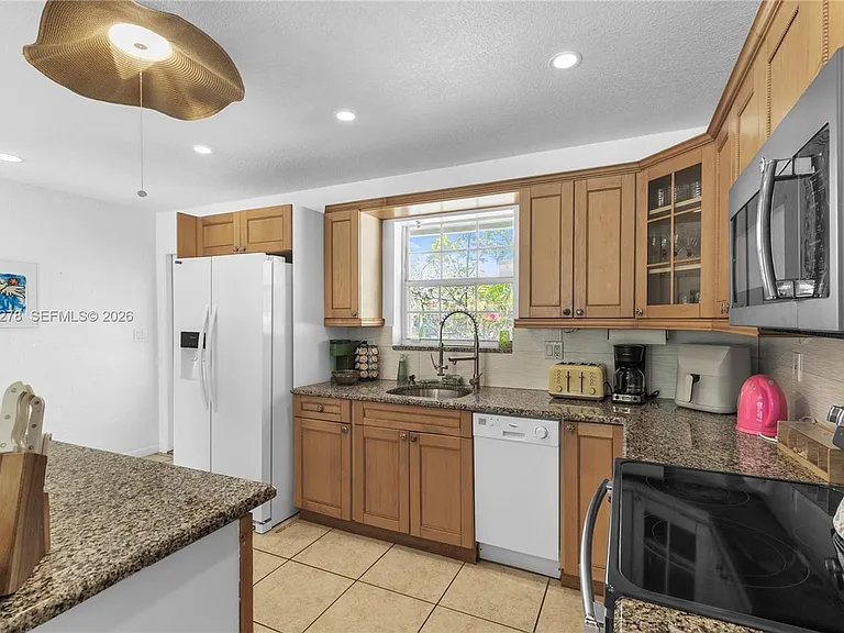 809 SE 14th Dr #809 — Photo 1