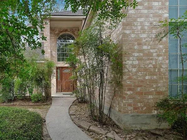 5 Meadowfair Court, The Woodlands, TX 77381