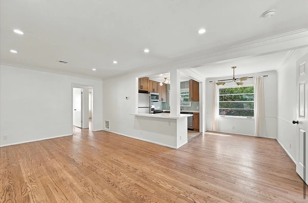 3 bed, 1250 sqft, $3,625 — Photo 3