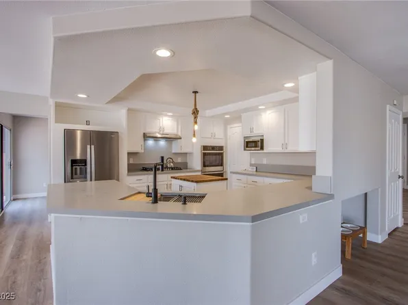 2704 Coventry Green Ave, Henderson, NV 89074