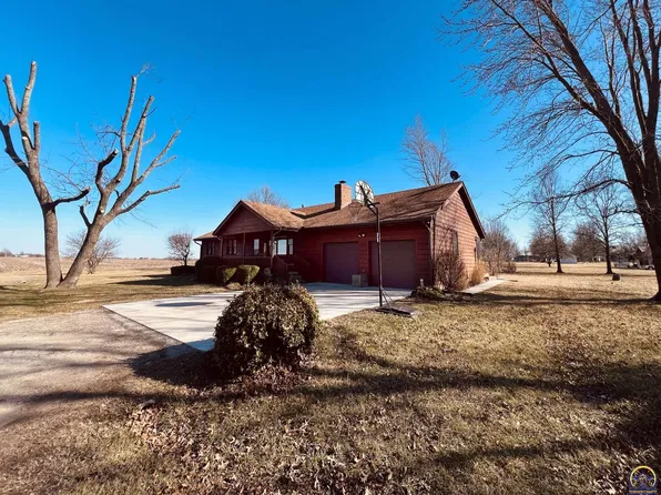 1121 Lincoln St, Osage City, KS 66523