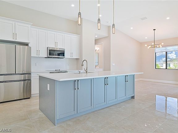 4th image of 4156 NE 9th Place Cpe