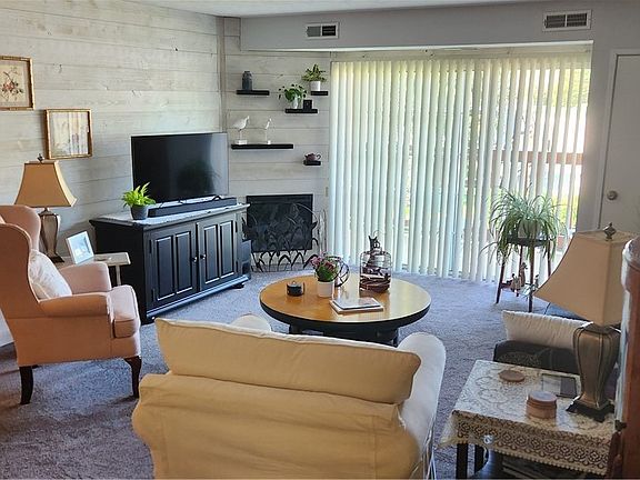 4th image of 10365 Glenway Dr APT 108
