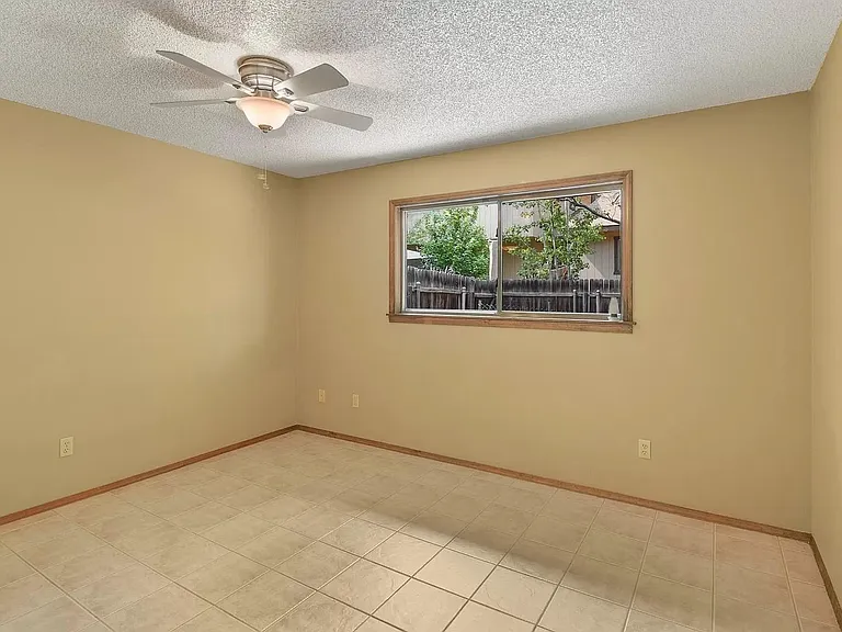 2645 E Heidi Loop — Photo 14
