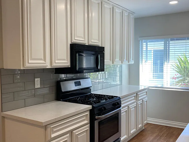 1926 S Shenandoah St #7 — Photo 8