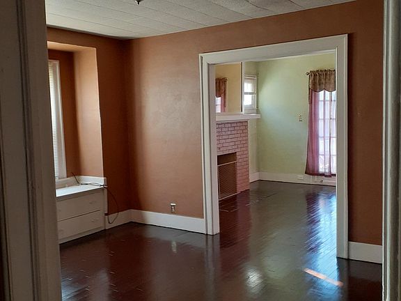 3rd image of 1018 E Grand Blvd #1