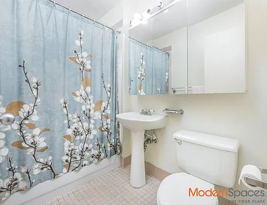 Sold by Modern Spaces | media 9