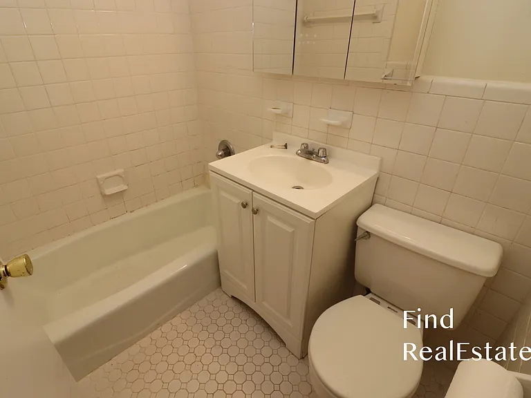 39 W 74th St #PHB — Photo 15