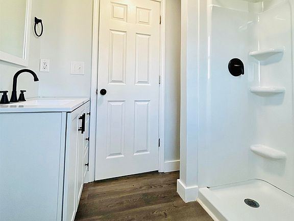 5th image of 416 Wood Rd