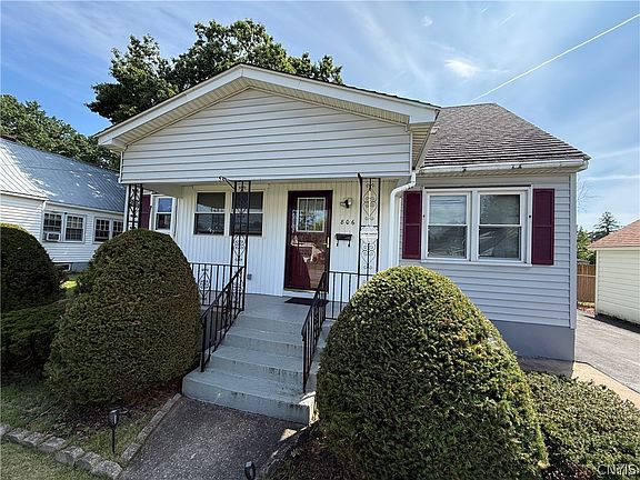 4th image of 806 Belmont St