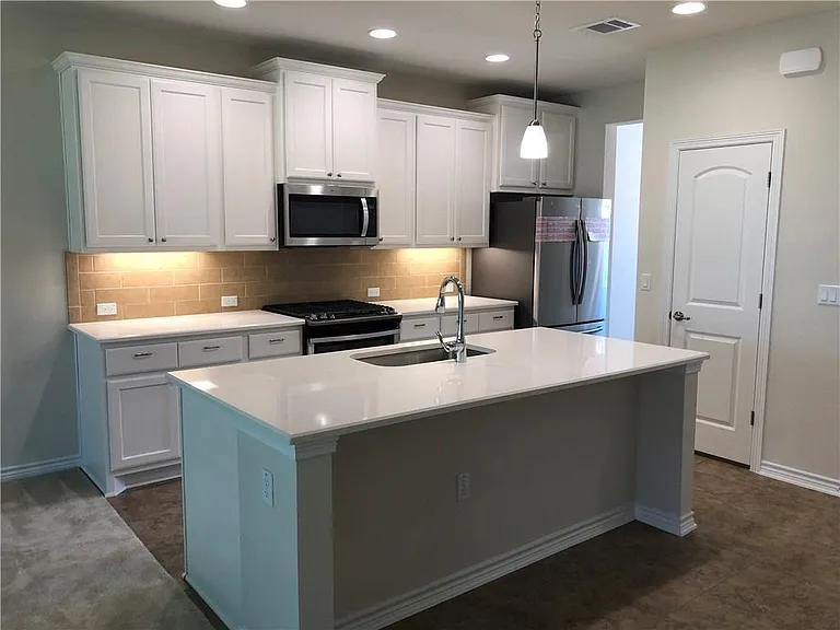9000 Gage Dr — Photo 1