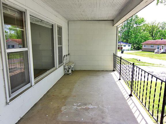 2nd image of 750 W Rodney Dr