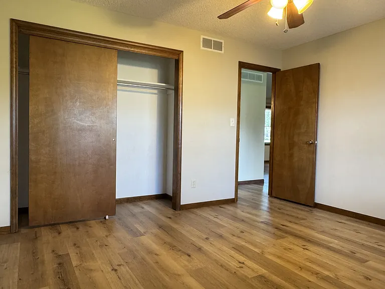 5406 SW 11th St — Photo 12