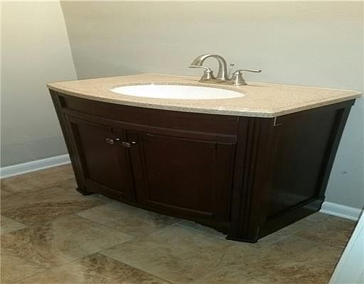 5th image of 2417 Oxford Dr