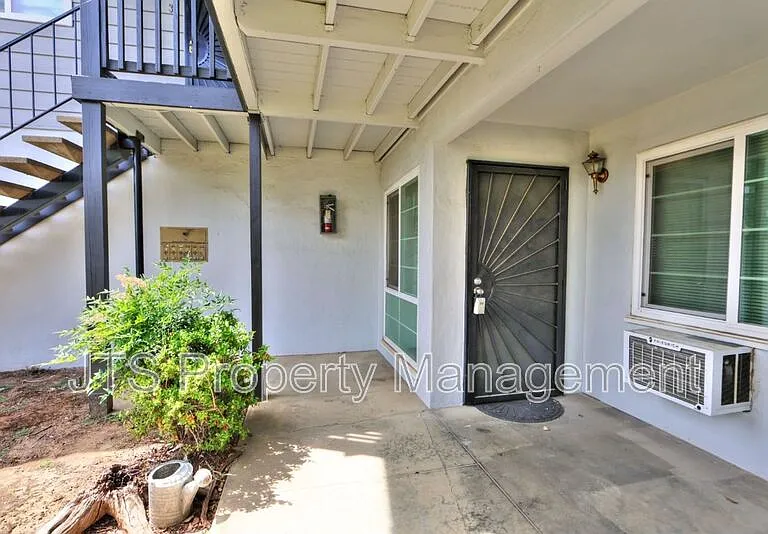 4439 V St #1 — Photo 3