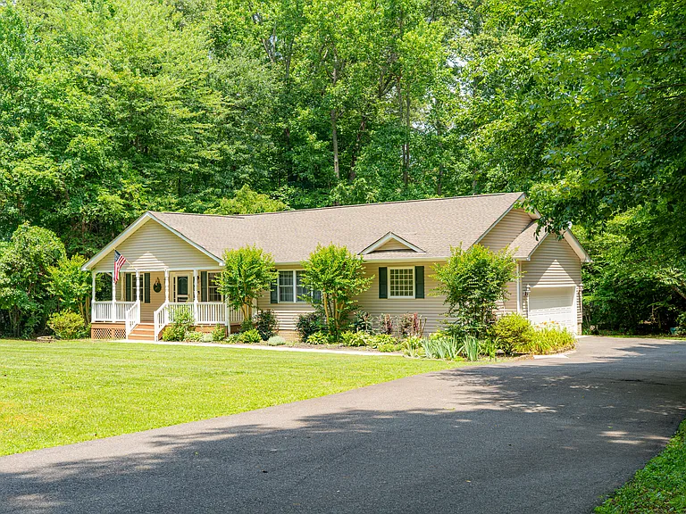 8401 Kennedy Dr — Photo 105