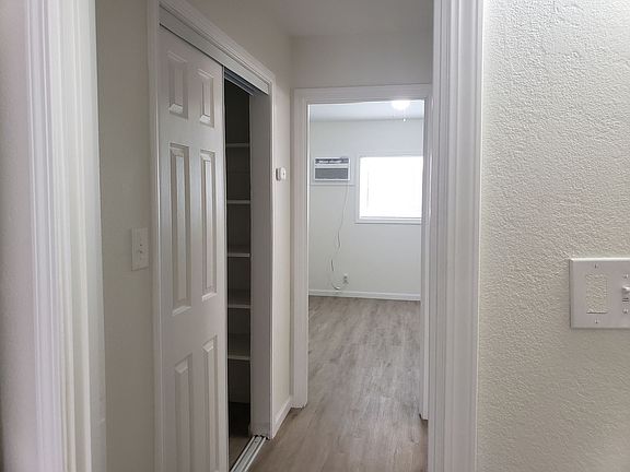 4th image of 7820 Brentwood Dr APT 4