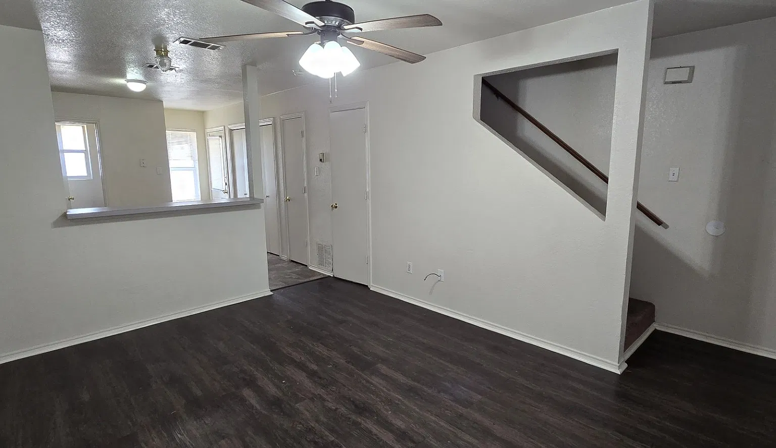 2 bed, 1.5 bath, 886 sqft, $950 — Photo 4